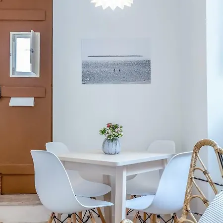 Renovated Typical Baixa Apartment, By Timecooler Daire Lisboa