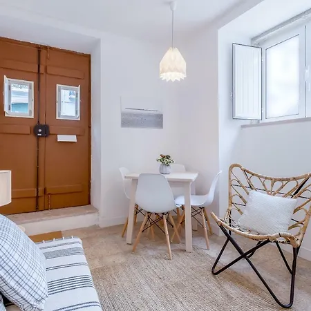 Renovated Typical Baixa Apartment, By Timecooler Daire