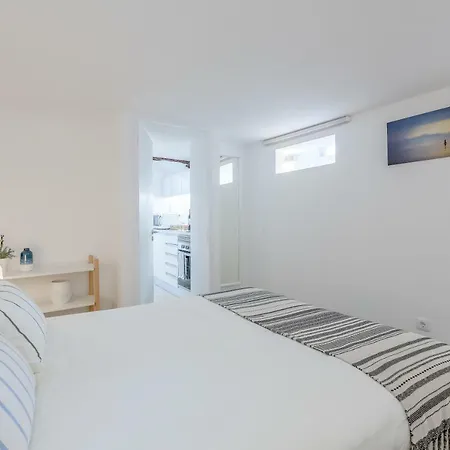 Renovated Typical Baixa Apartment, By Timecooler Apartman