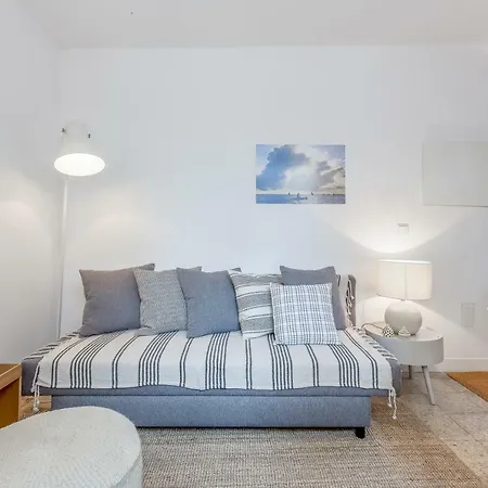 Renovated Typical Baixa Apartment, By Timecooler Apartment *