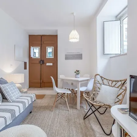 Renovated Typical Baixa Apartment, By Timecooler アパート *