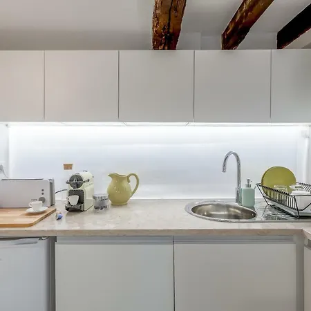 Renovated Typical Baixa Apartment, By Timecooler Lisboa