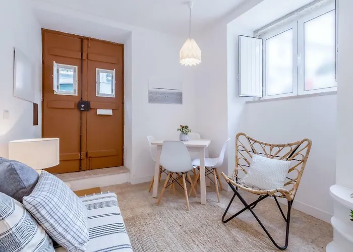 Renovated Typical Baixa Apartment, By Timecooler Lejlighed