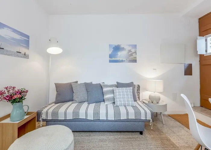 Renovated Typical Baixa Apartment, By Timecooler Lejlighed *
