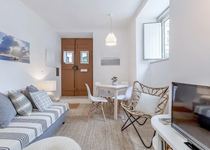 Renovated Typical Baixa Apartment, By Timecooler Lejlighed *