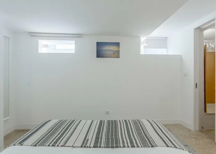 Renovated Typical Baixa Apartment, By Timecooler Lejlighed