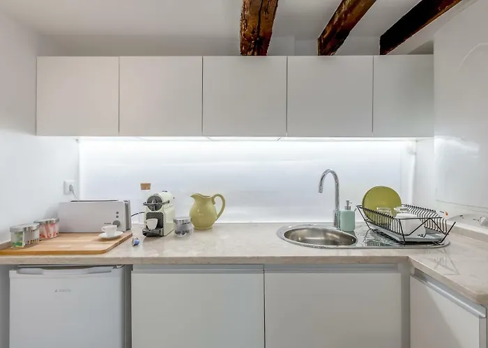 Renovated Typical Baixa Apartment, By Timecooler Lisboa