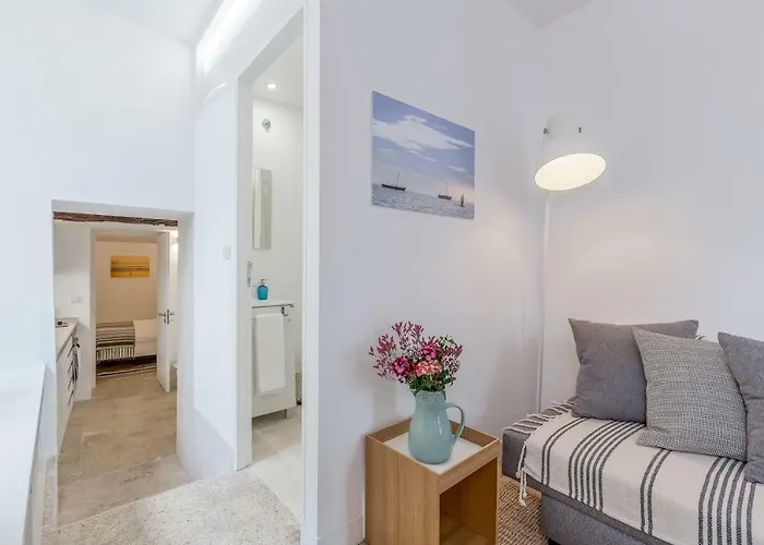 Renovated Typical Baixa Apartment, By Timecooler